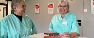 Die Grünen Damen engagieren sich seit 1986 im St. Bernward Krankenhaus.